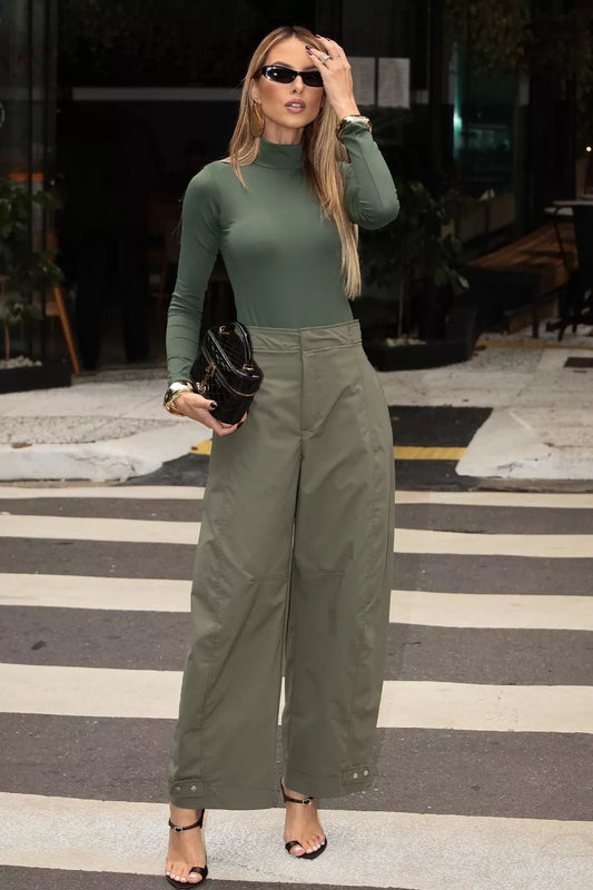 CALCA FEMININA BARREL ALFAIATARIA - ARMY GREEN